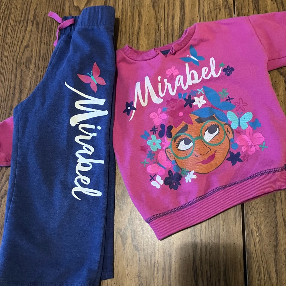 3T Encanto Sweatshirt & Sweatpants